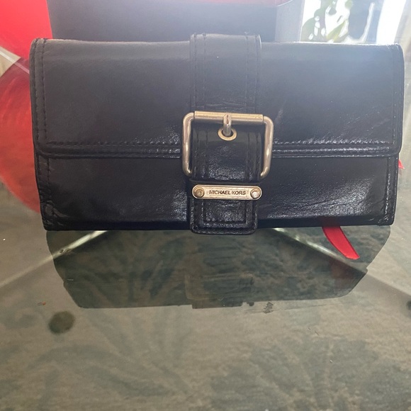 Black Leather with gold hardware wallet! - Picture 2 of 2